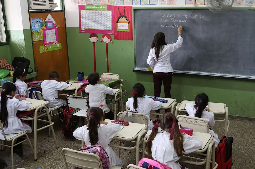 El Gobierno actualizó el Pacto de Mayo: incluyó a la educación | Ámbito ...